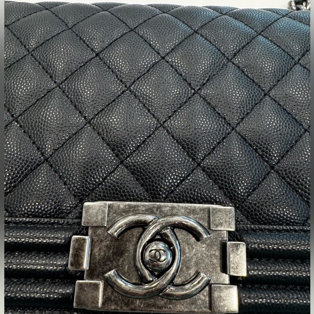 Chanel Boy Bag Old Medium Black Caviar - Picture 2 of 16